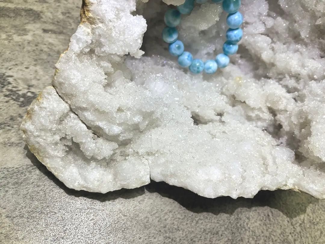 専用ページ巨大ジオード水晶ブレスレットの浄化に　台座付