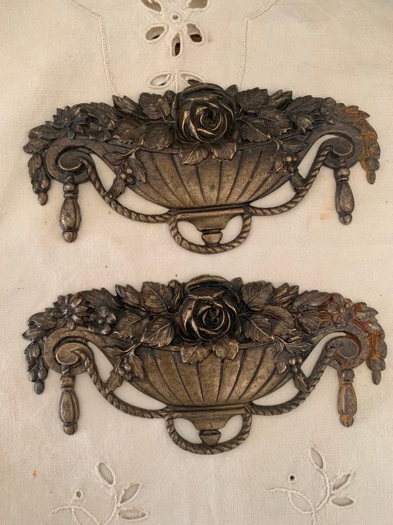 フランスアンティーク　飾りもの　金属製　2個セット　ブロカント