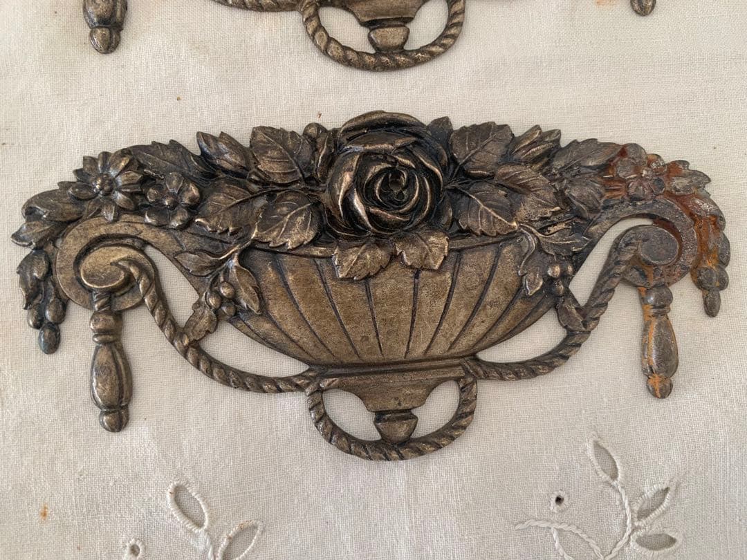 フランスアンティーク　飾りもの　金属製　2個セット　ブロカント