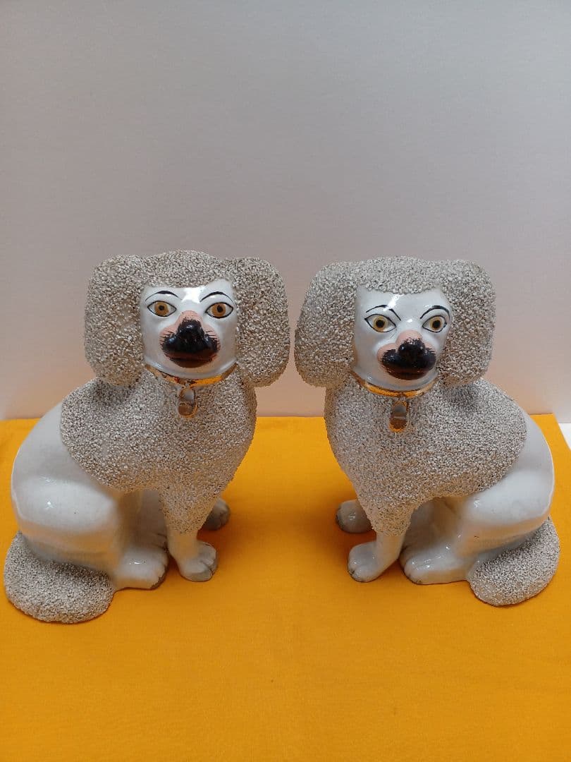 英国　スタッフォードシヤードッグ　2体　プードル大　24センチ