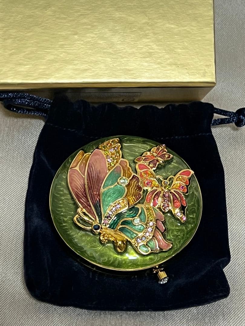 未使用箱付レア❤︎エスティローダー限定蝶モチーフコンパクト❤︎定価23000円