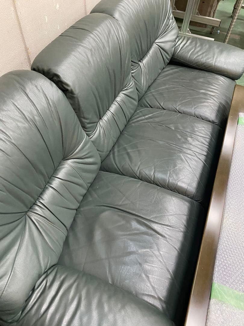 ブラックレザー 3人掛けソファ➕1人掛け2個