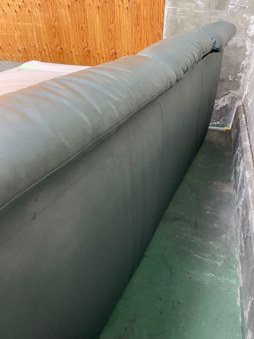 ブラックレザー 3人掛けソファ➕1人掛け2個