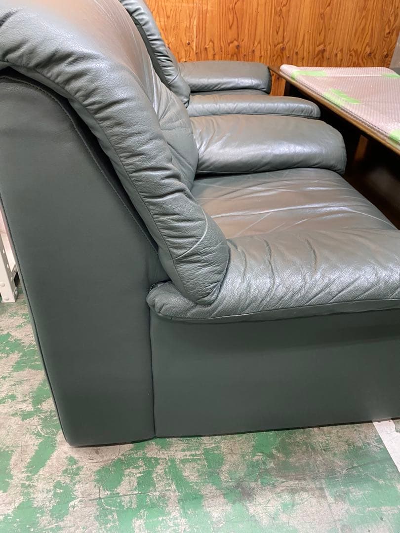 ブラックレザー 3人掛けソファ➕1人掛け2個