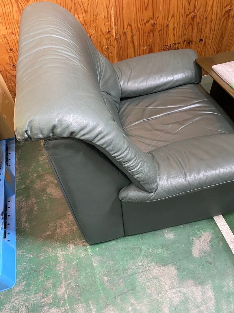 ブラックレザー 3人掛けソファ➕1人掛け2個