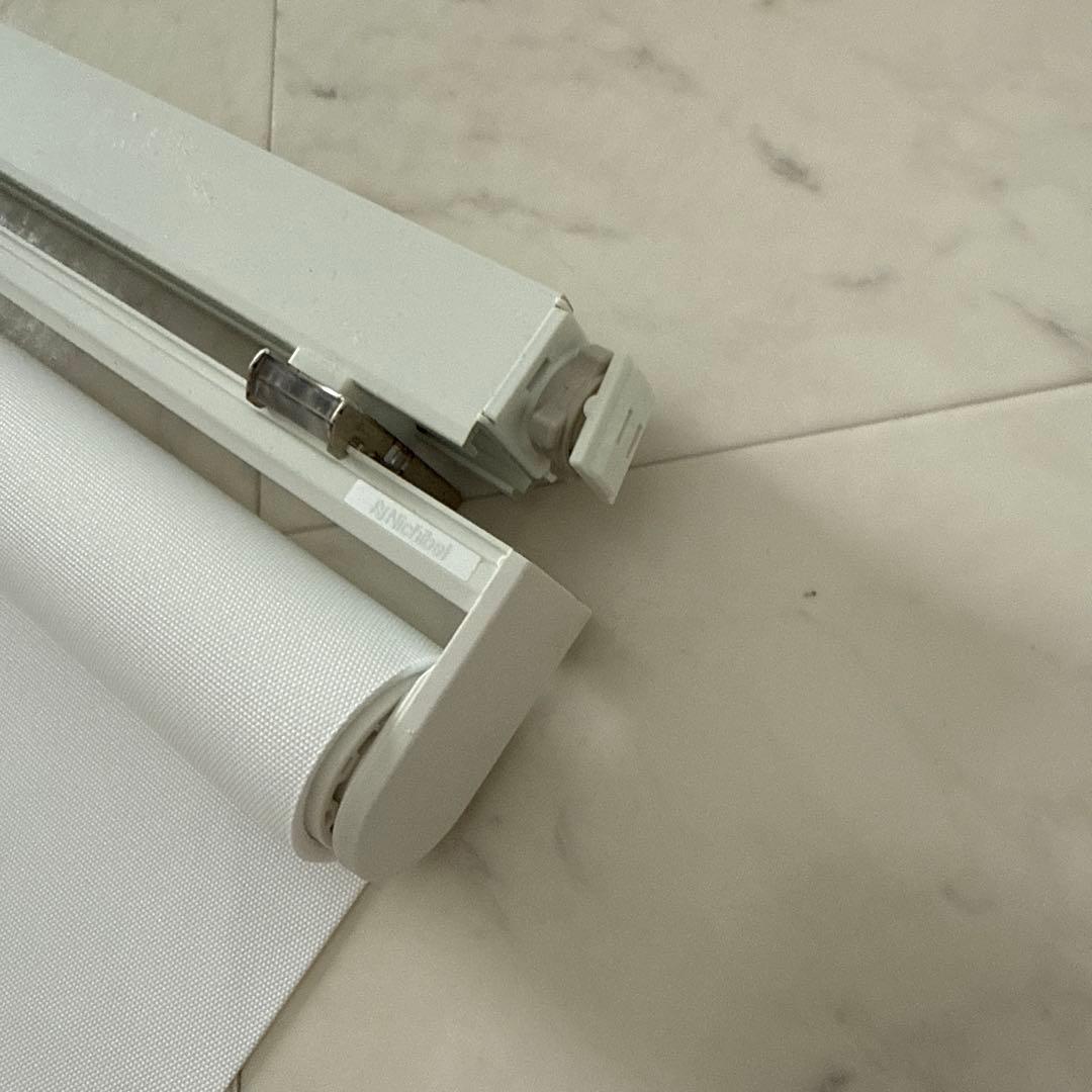 ロールスクリーン　防炎　プルコード色　バー付き