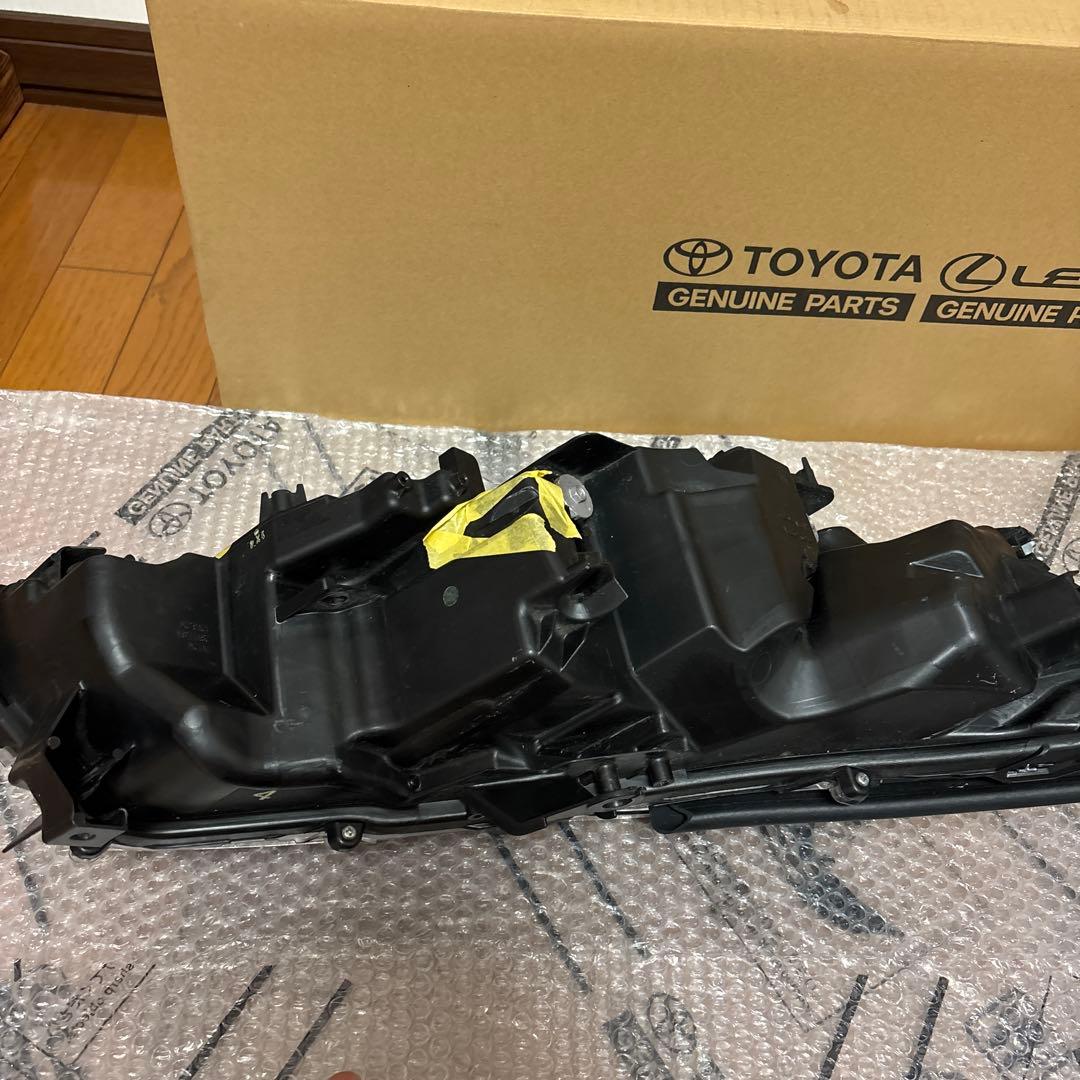 トヨタプリウス phvヘッドライト左