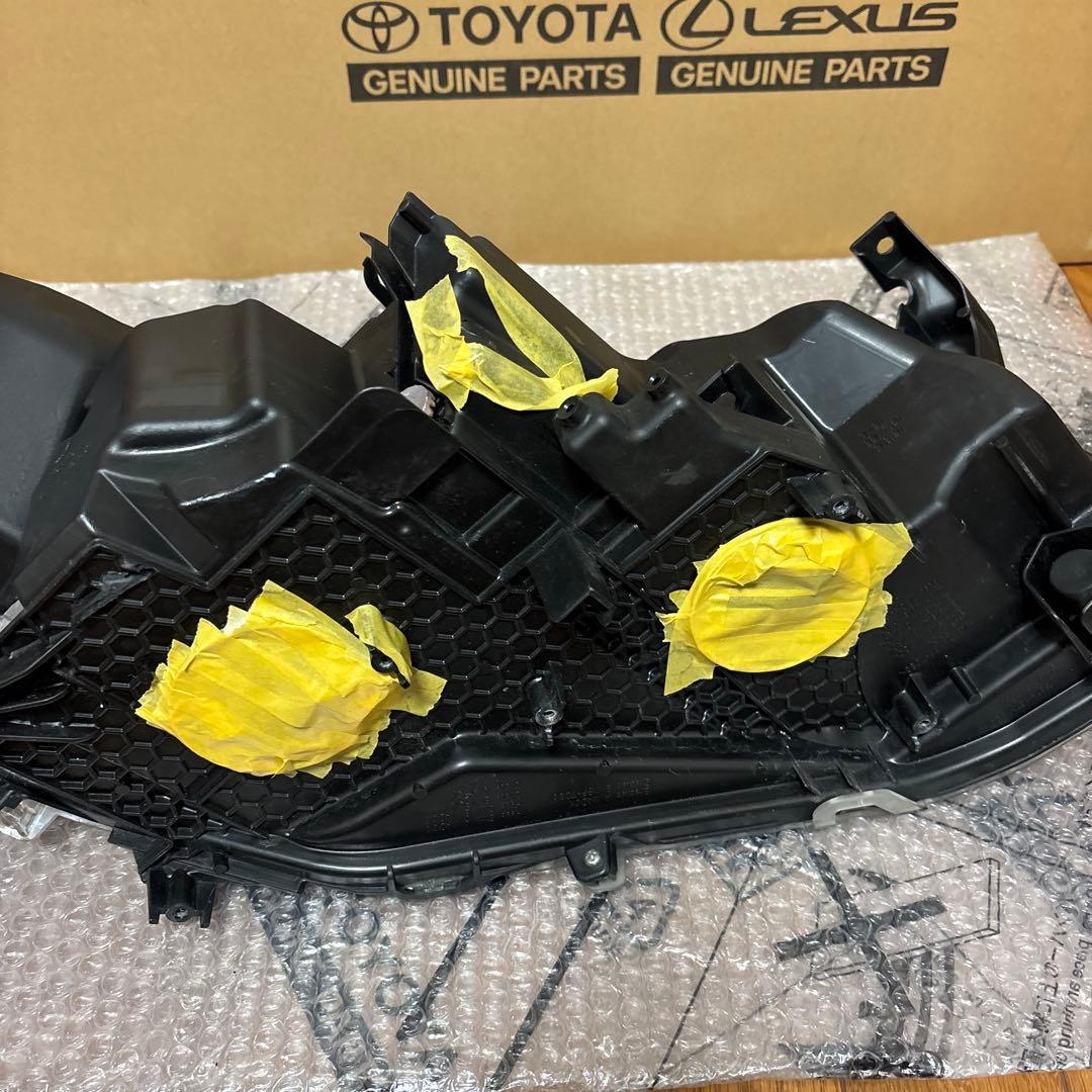 トヨタプリウス phvヘッドライト左