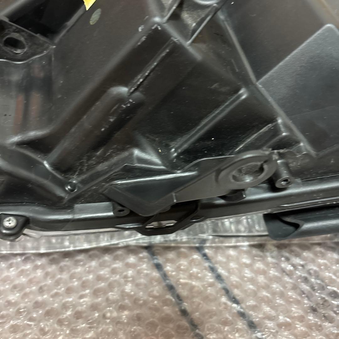 トヨタプリウス phvヘッドライト左