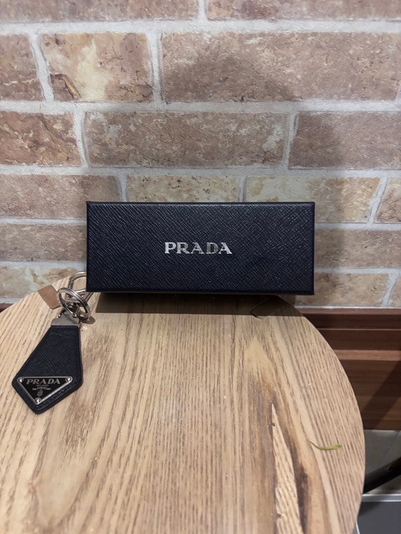 PRADA ブラック キーホルダー