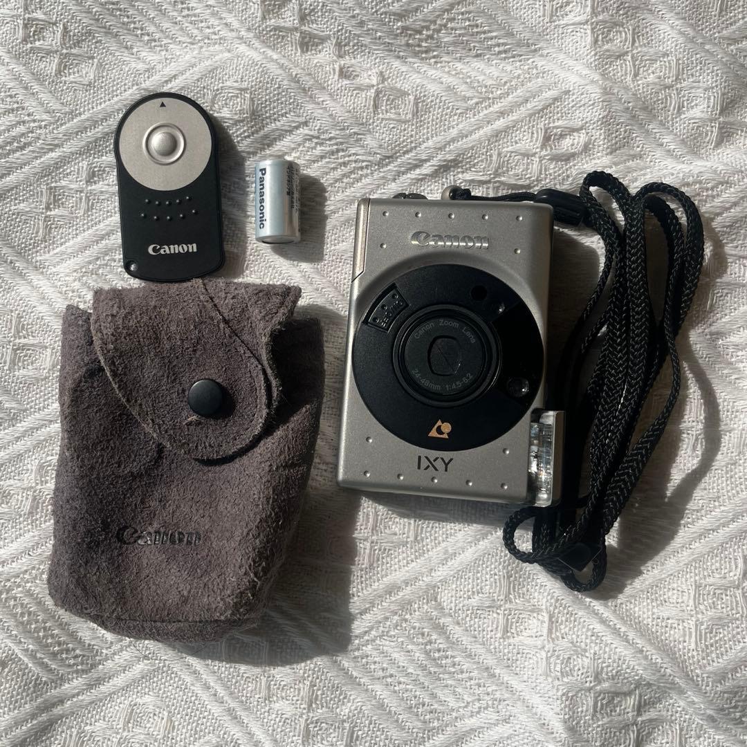 Canon IXY デジタルカメラ シルバー