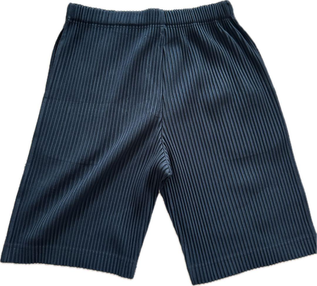 HOMME PLISSE ダークブルー ストライプ ショートパンツ