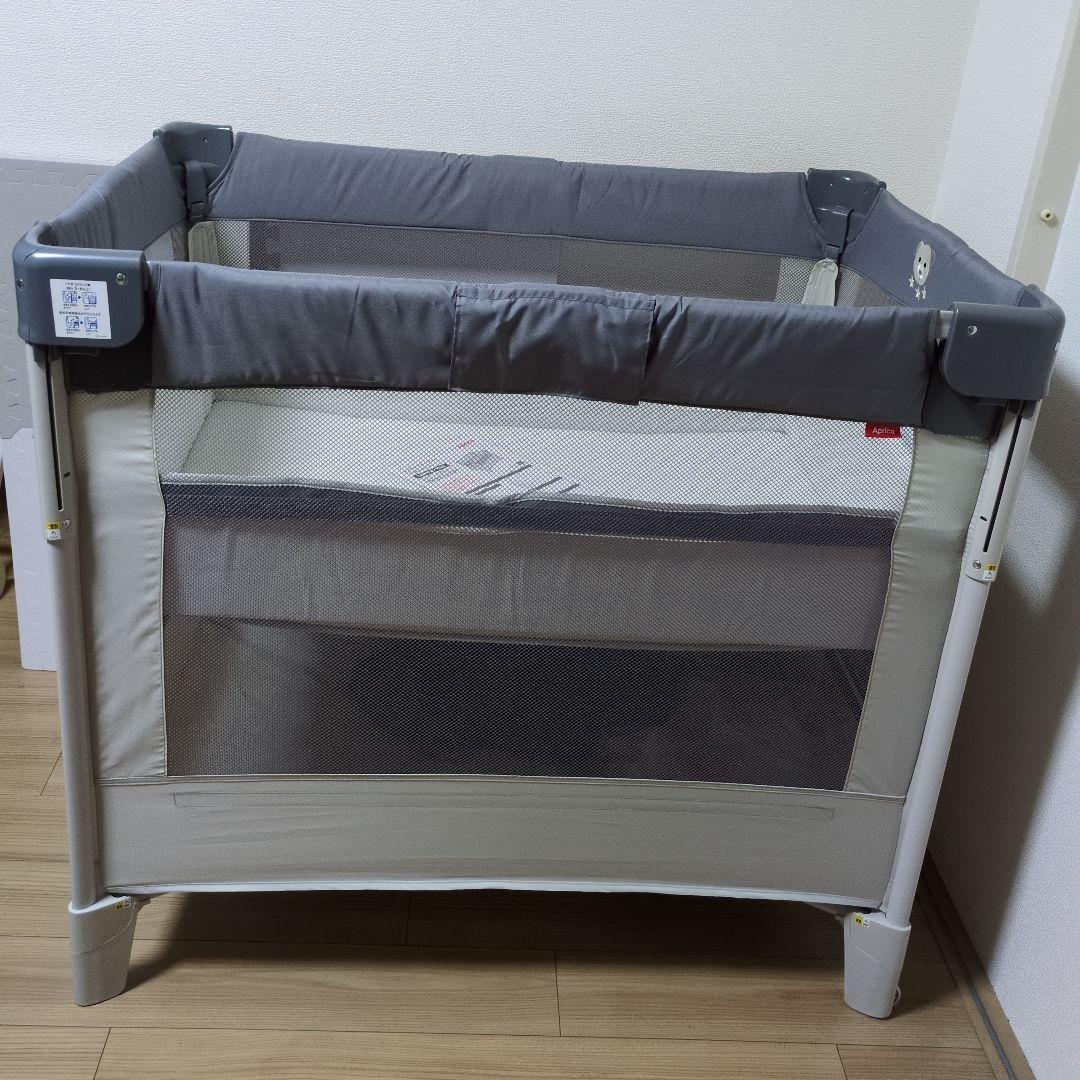 極美品　アップリカ　ベビーベッド ココネルエアー 　グレーベア