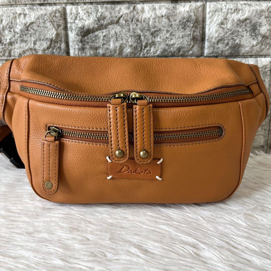 【新品未使用】ダコタ　レザー　ボディバッグ　ポーチ