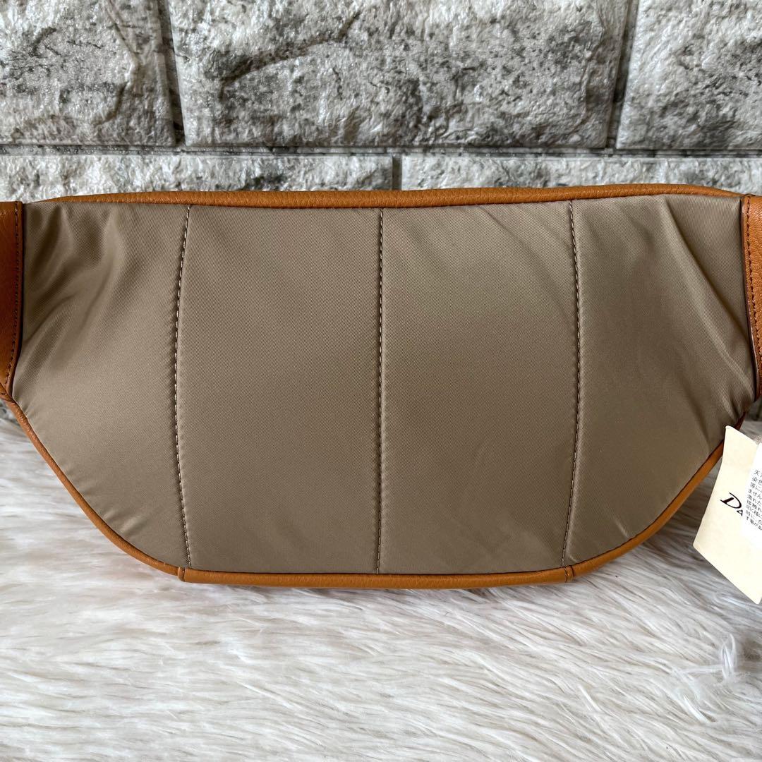 【新品未使用】ダコタ　レザー　ボディバッグ　ポーチ