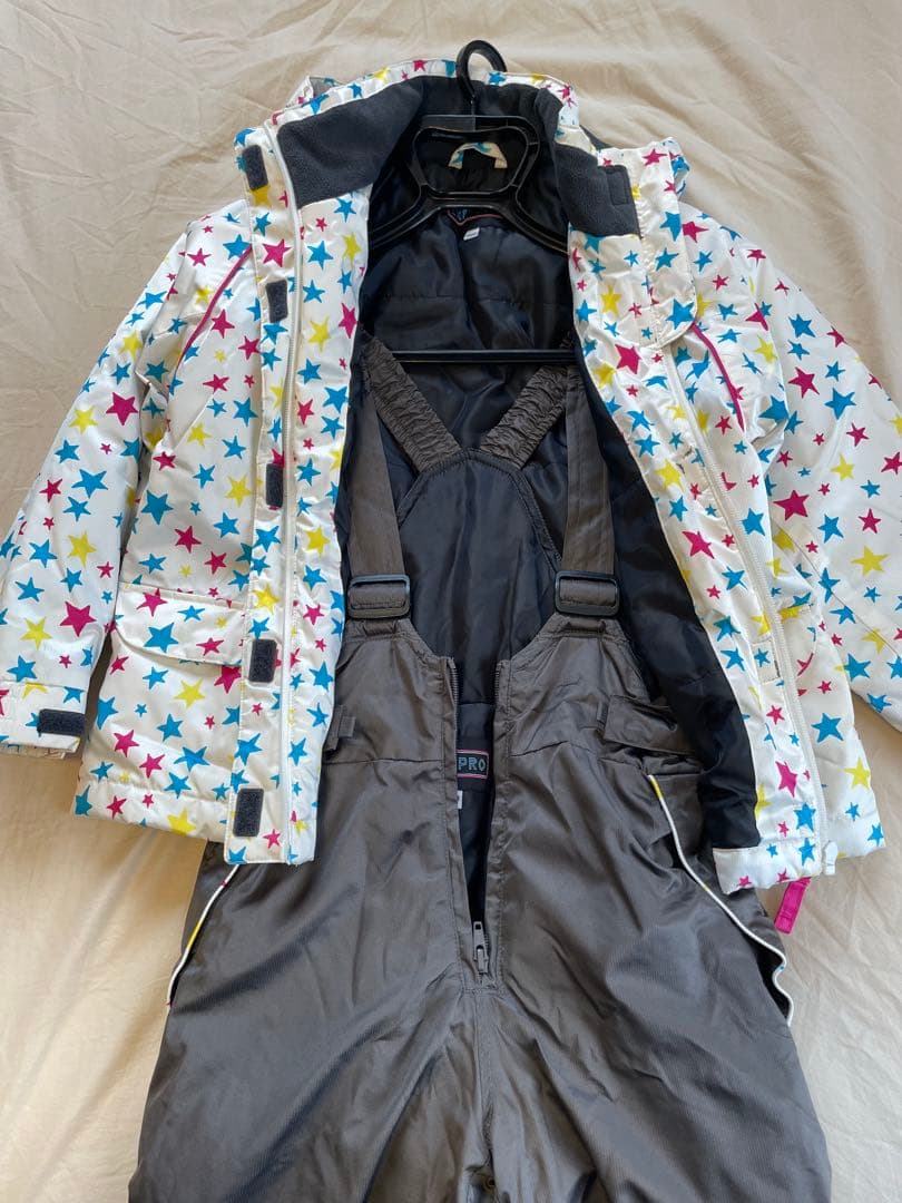 子ども用　スキーウェア　2セット　130&140 おまけ手袋3セット&パンツ