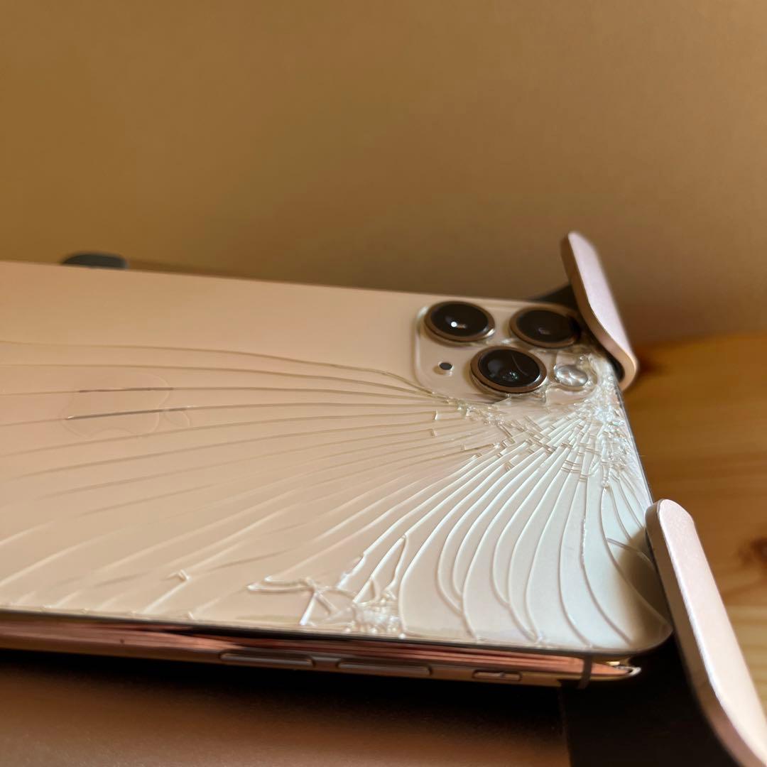 バッテリー100%iPhone11 Pro Max 256GB ゴールド　裏面割