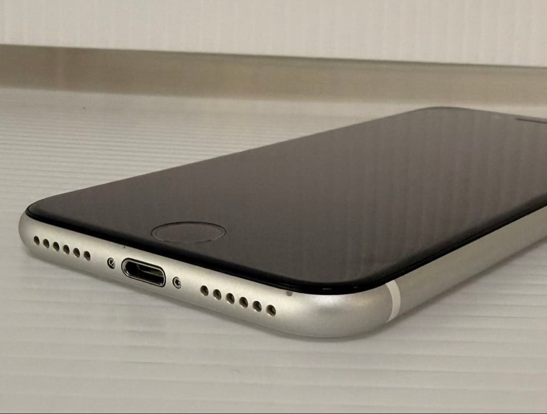 iPhone SE2 ホワイト64GB SIMフリー 美品
