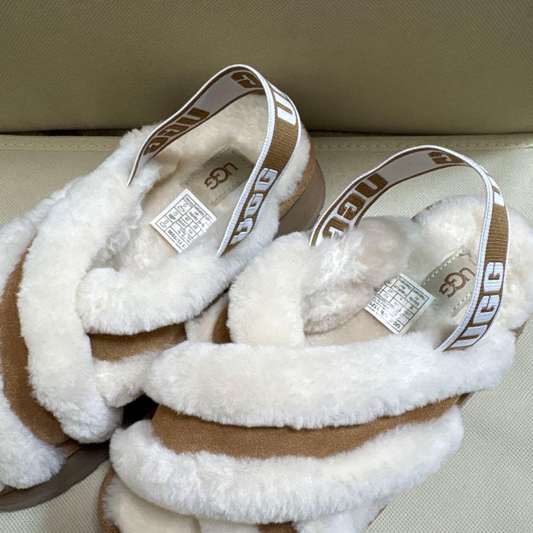 UGG サンダル サイズ23ベージュ・ホワイト