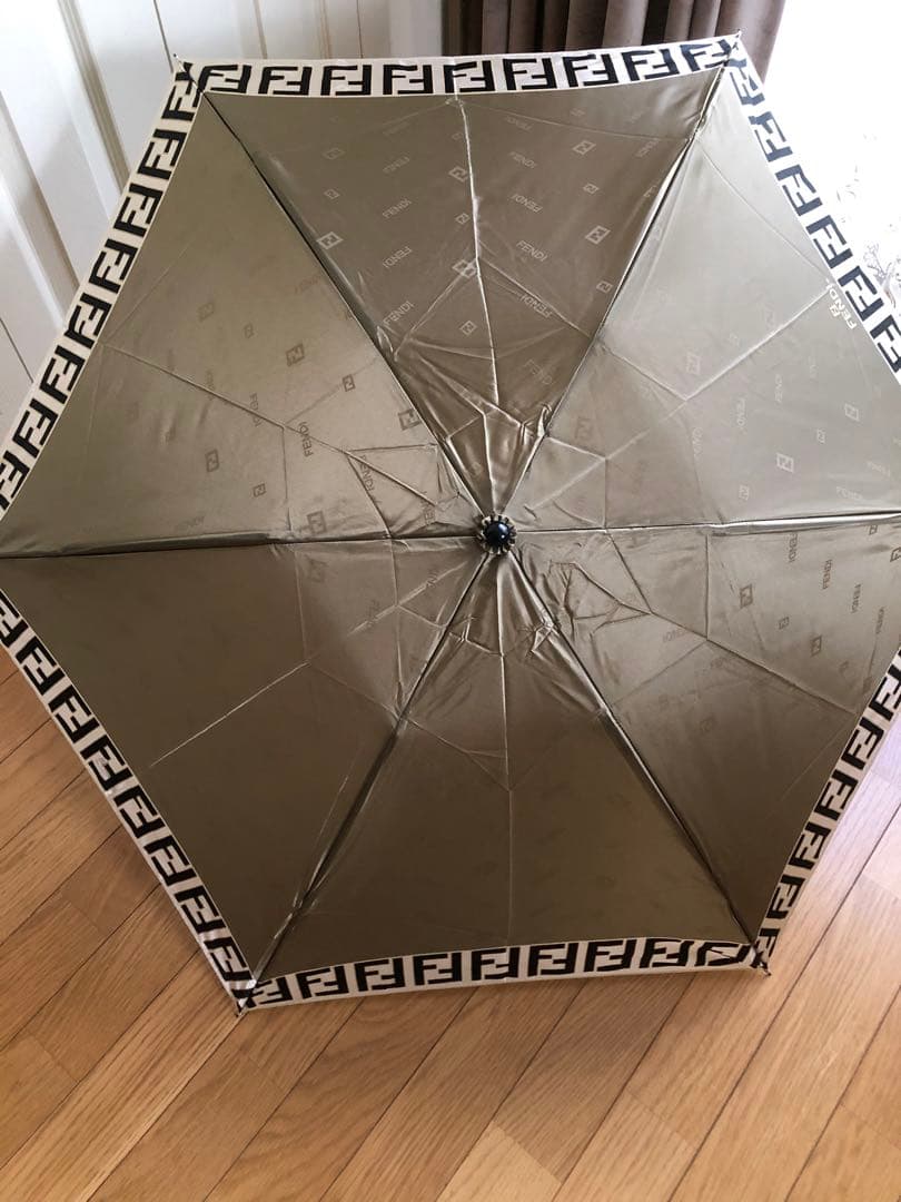 FENDY折り畳み傘　ズッカ柄　ケース付き