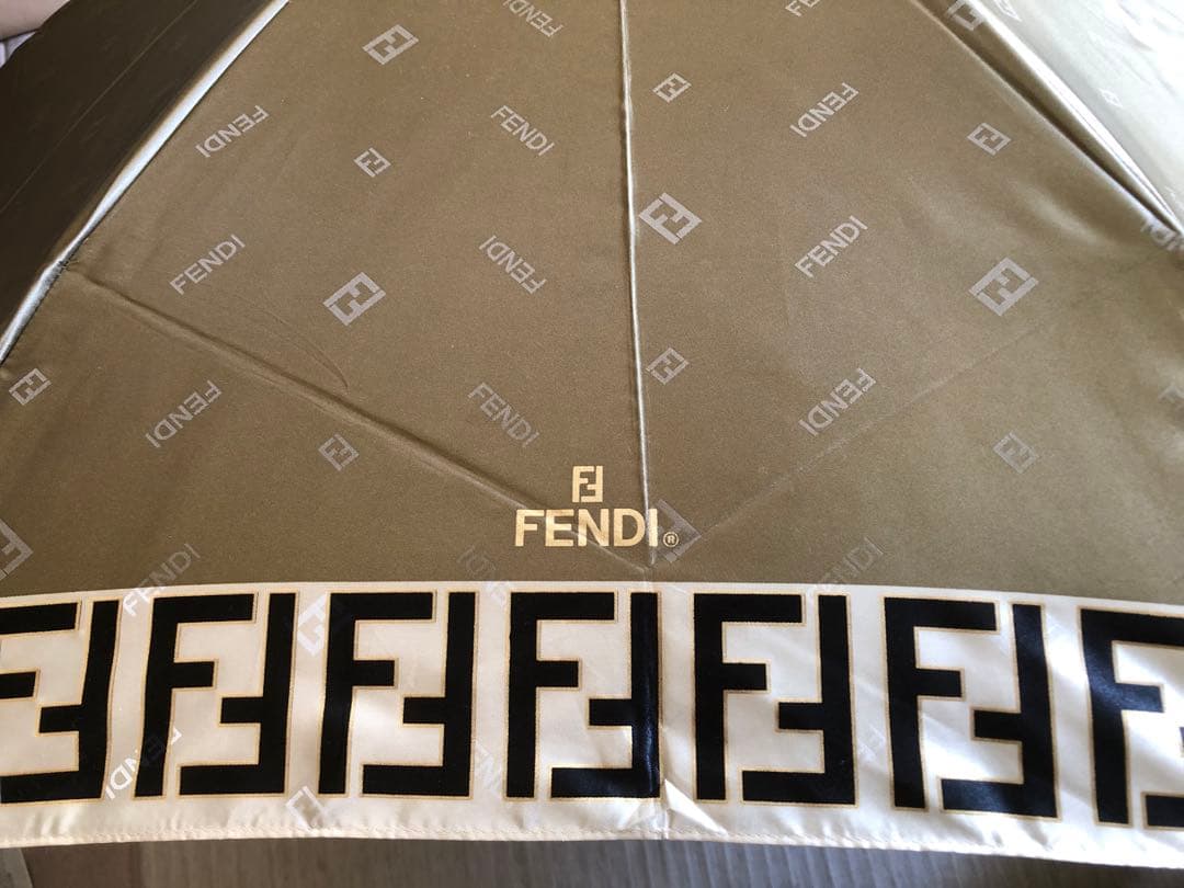 FENDY折り畳み傘　ズッカ柄　ケース付き