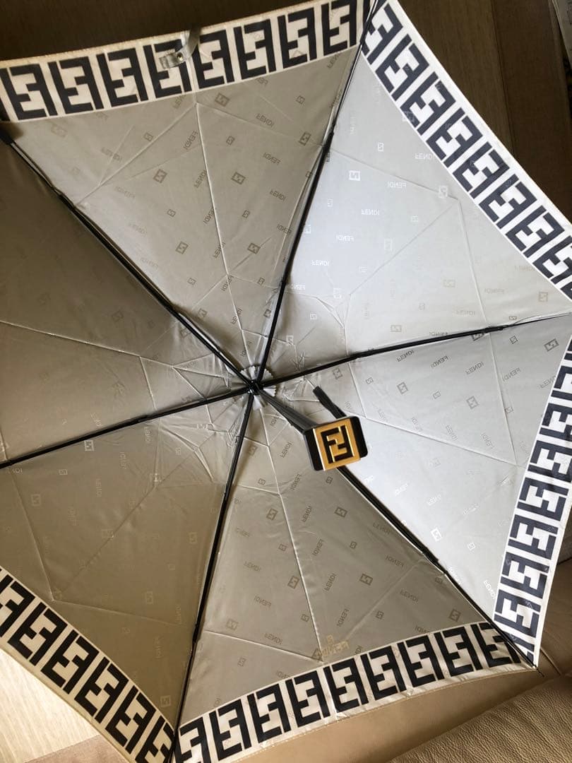 FENDY折り畳み傘　ズッカ柄　ケース付き