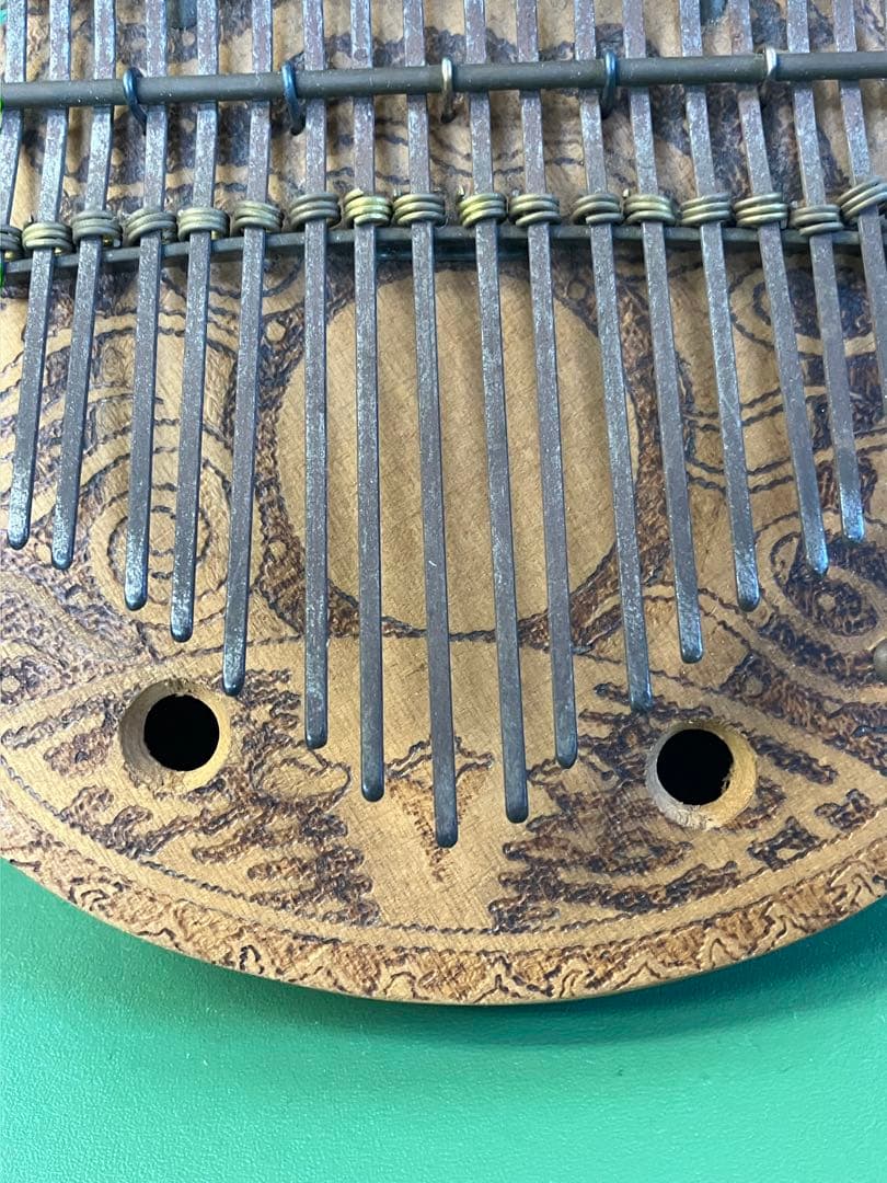 プロ使用 民族楽器カリンバ (親指ピアノ)17キー 天然椰子の実製ヴィンテージ風