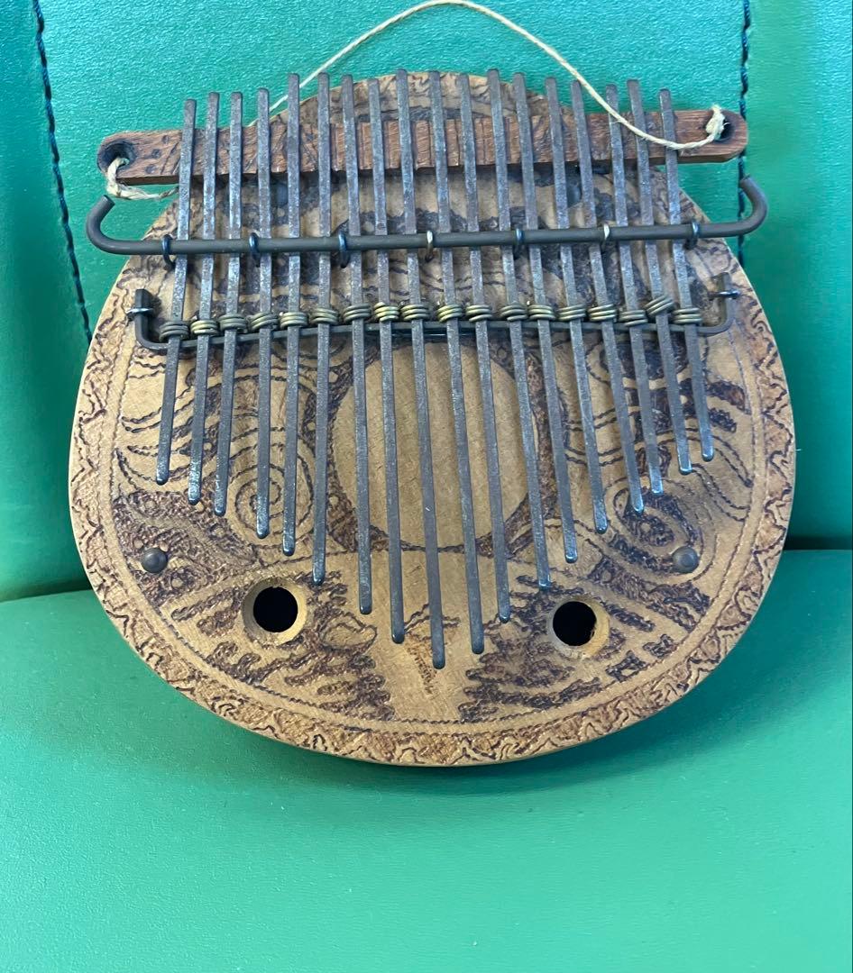 プロ使用 民族楽器カリンバ (親指ピアノ)17キー 天然椰子の実製ヴィンテージ風