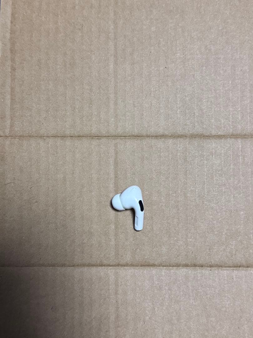 AirPods Pro 片耳(左)本体 ホワイト 充電ケース付き