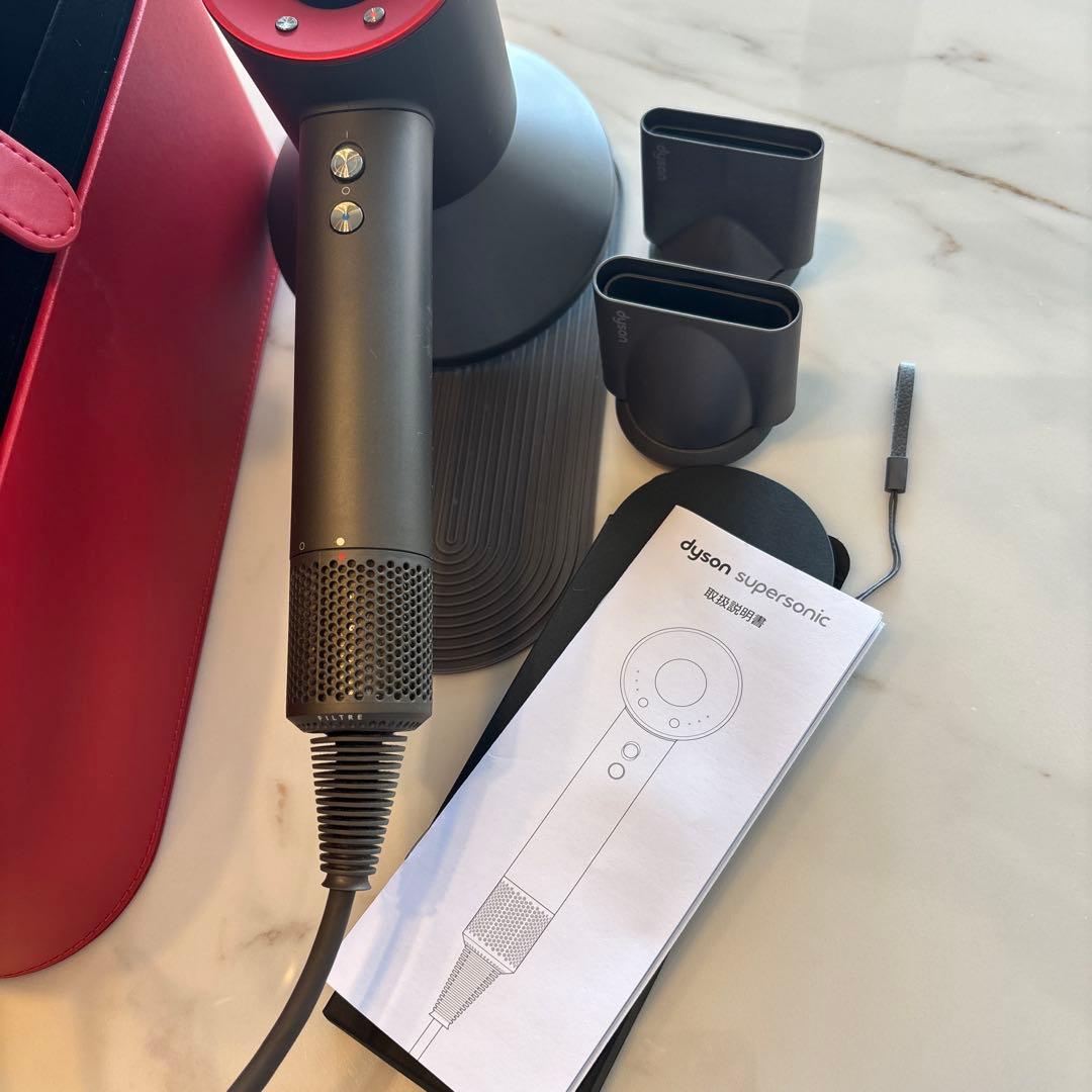 ダイソン ヘアドライヤーDyson Supersonic HD01 収納ケース付