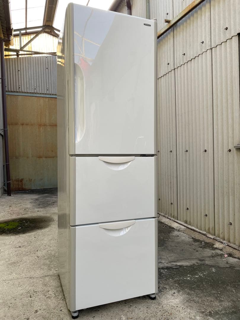 近隣配達可能　割と綺麗　HITACHI 300L 3ドア冷蔵庫　R-S30YMV