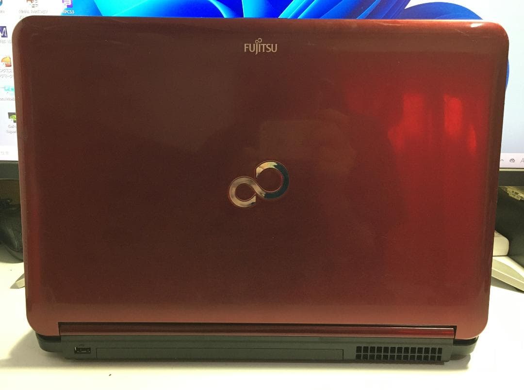 富士通FMV LIFEBOOK AH77/H Windows11
