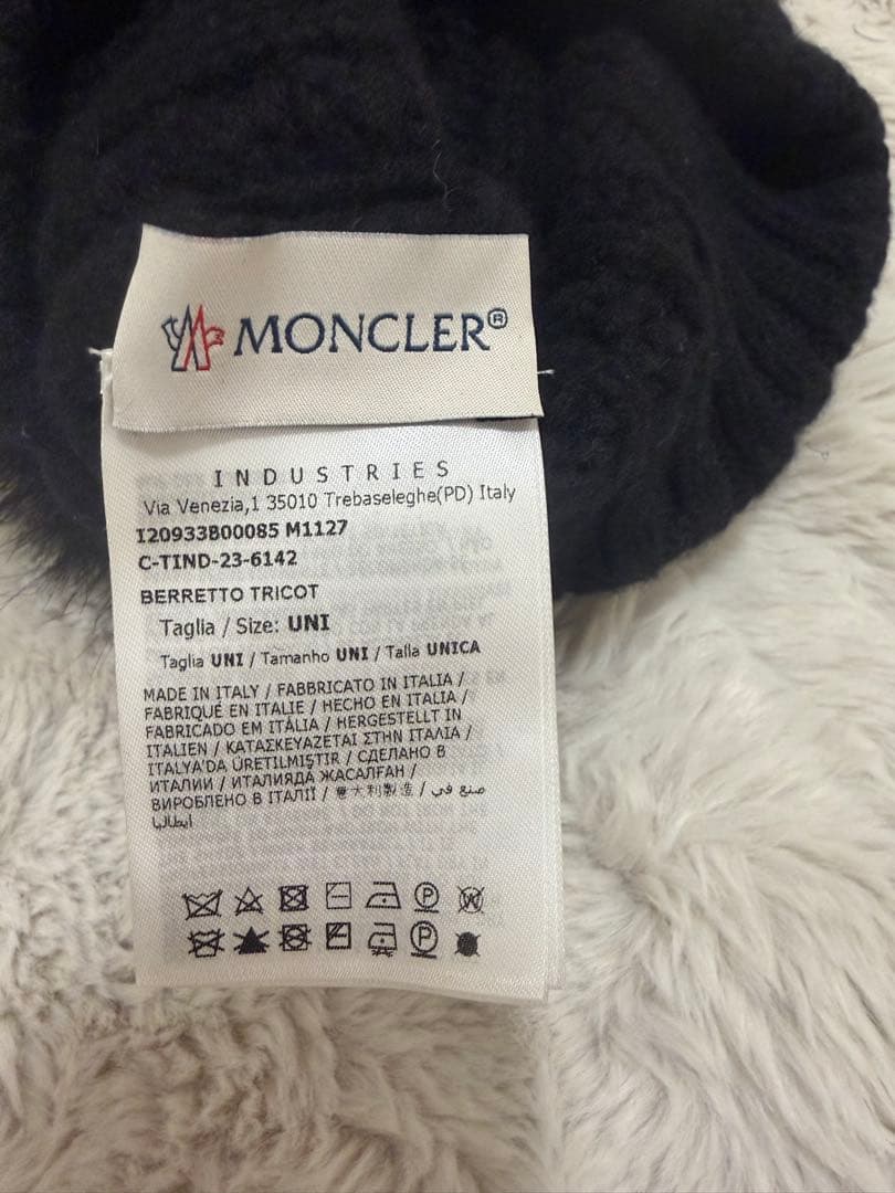 モンクレール　ブラック ニット帽 ファー付き