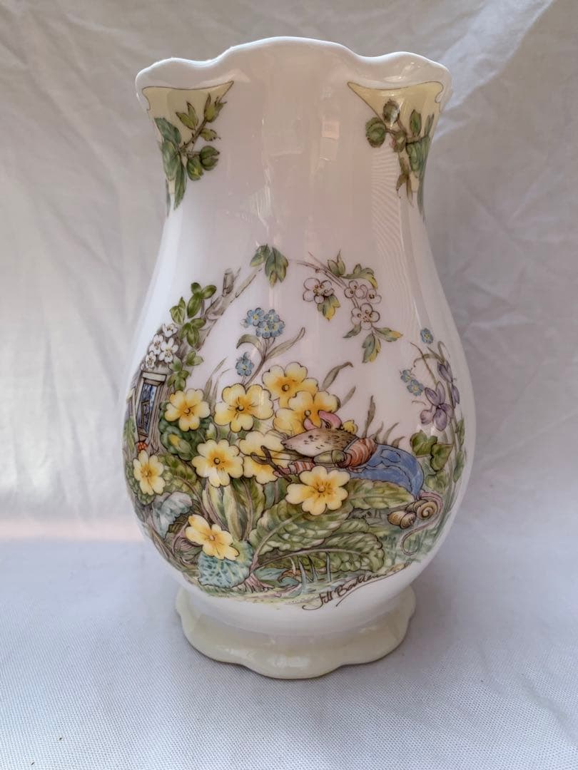 ロイヤルドルトン　ブランベリーヘッジ　花瓶　フラワーベース　 Doul