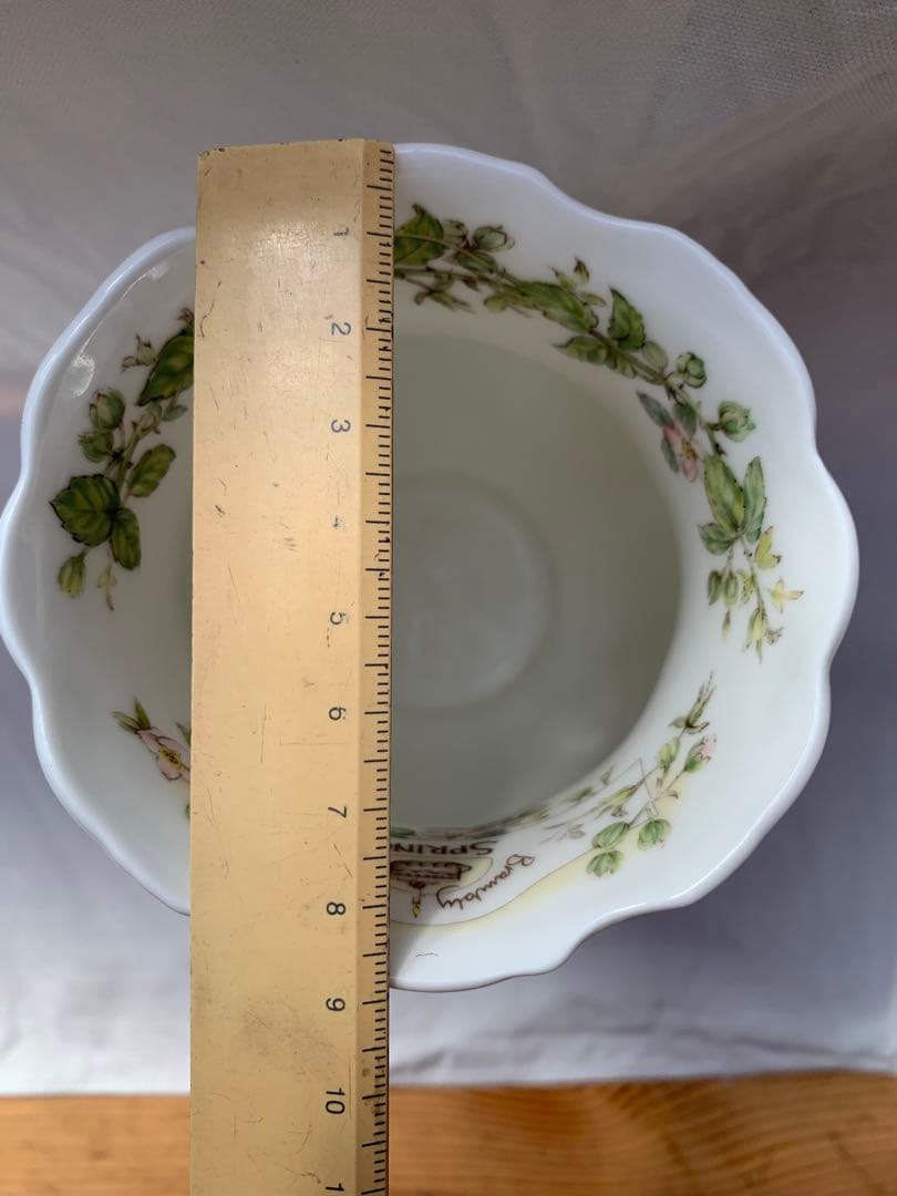 ロイヤルドルトン　ブランベリーヘッジ　花瓶　フラワーベース　 Doul