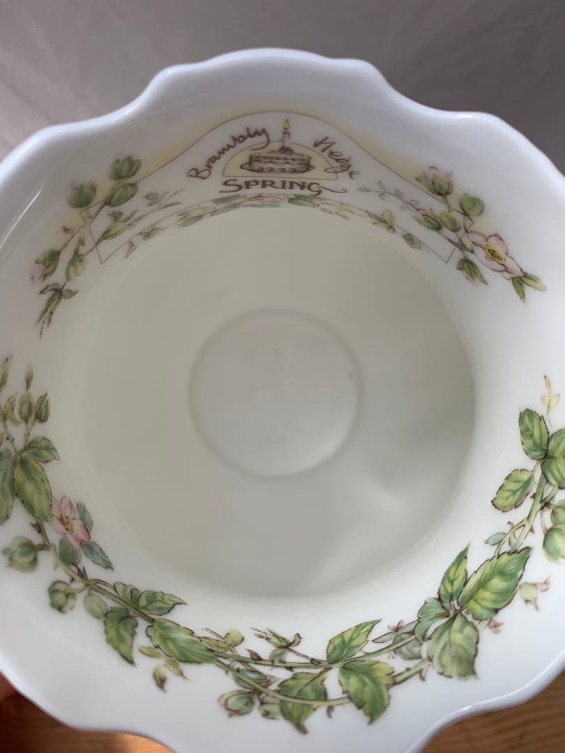 ロイヤルドルトン　ブランベリーヘッジ　花瓶　フラワーベース　 Doul