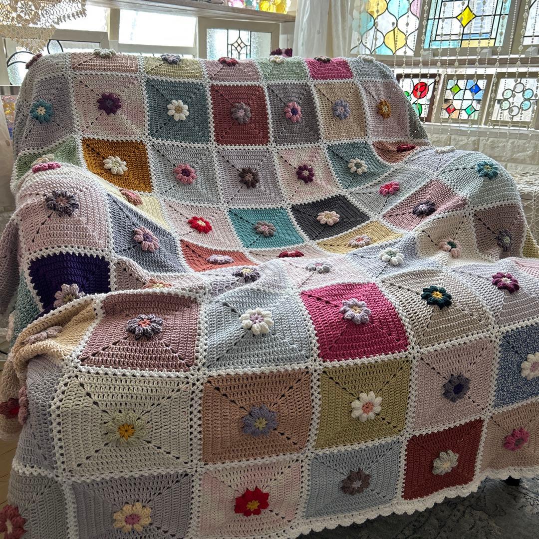 ぷっくり。お花モチーフ グラニースクエアブランケット