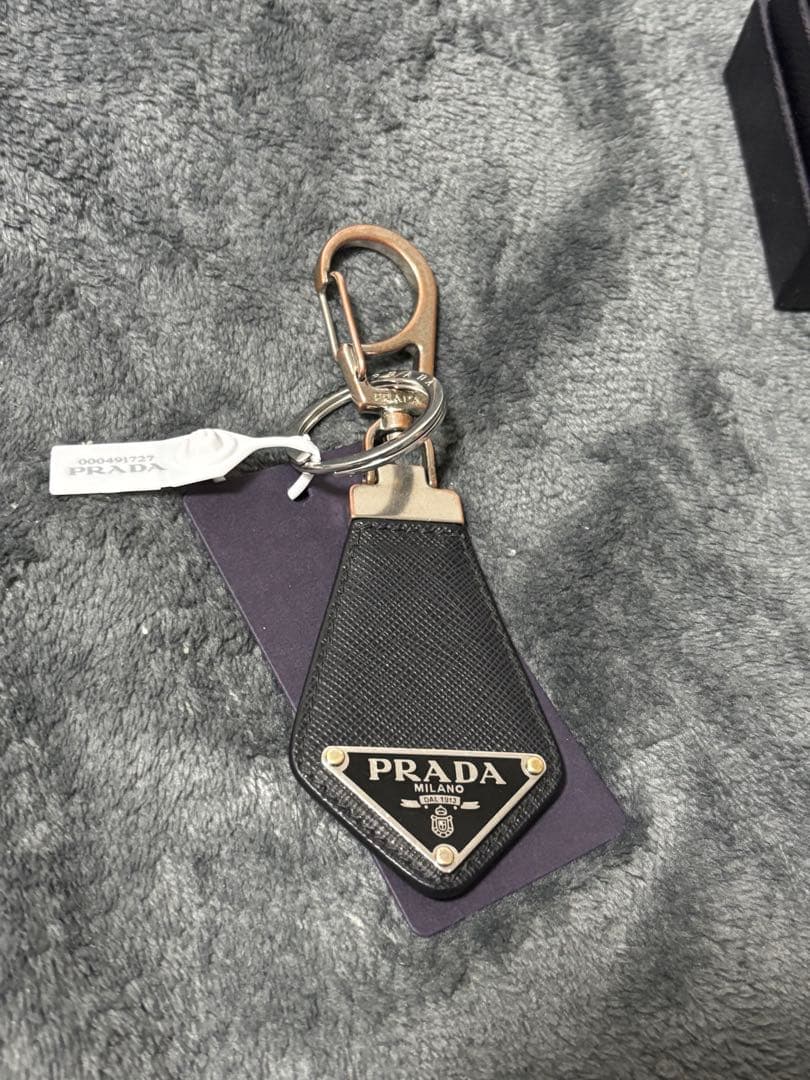PRADA ブラックレザー キーホルダー サフィアーノレザー キーチェーン
