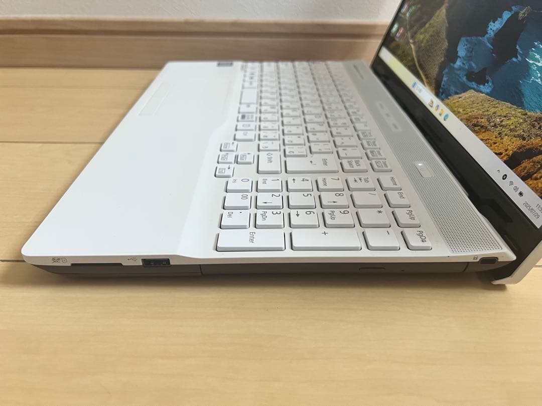 富士通 FMV AH45/C2 Core i3 高速SSD Windows11