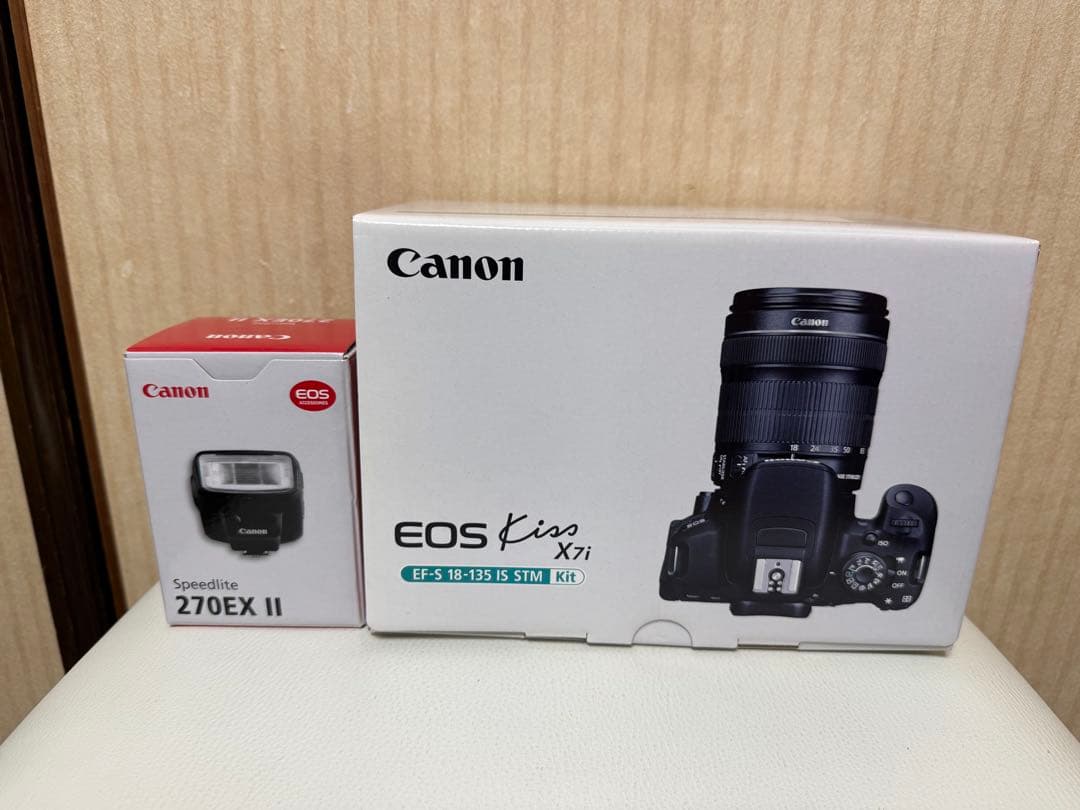 Canon EOS kiss X71 ストロボ未使用付き