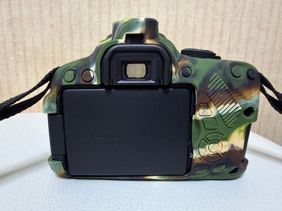 Canon EOS kiss X71 ストロボ未使用付き