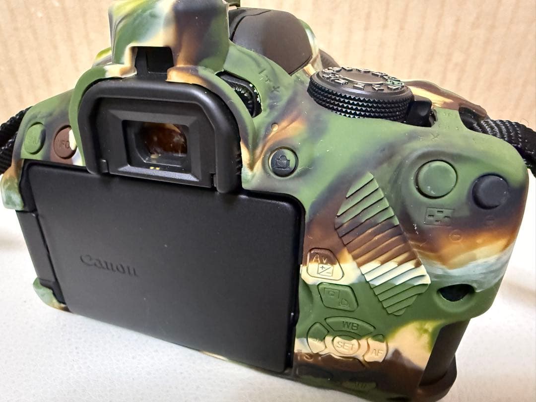 Canon EOS kiss X71 ストロボ未使用付き