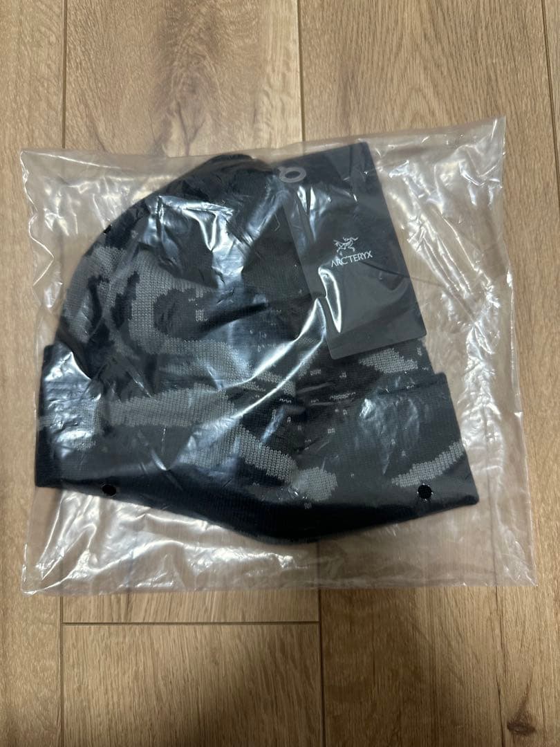 ARC'TERYX ニット帽 ブラック/グレー　新品未使用です。