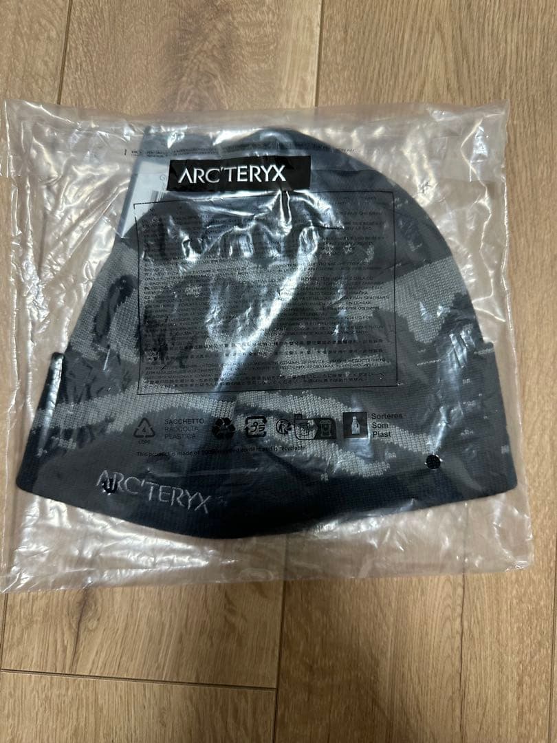 ARC'TERYX ニット帽 ブラック/グレー　新品未使用です。