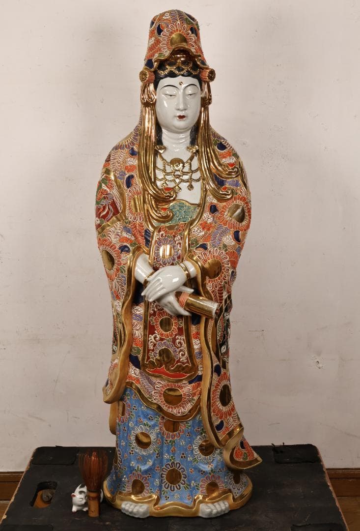 R　九谷焼　八幡窯　特大　色絵金彩観音菩薩像　置物　高90㎝　重さ15㎏