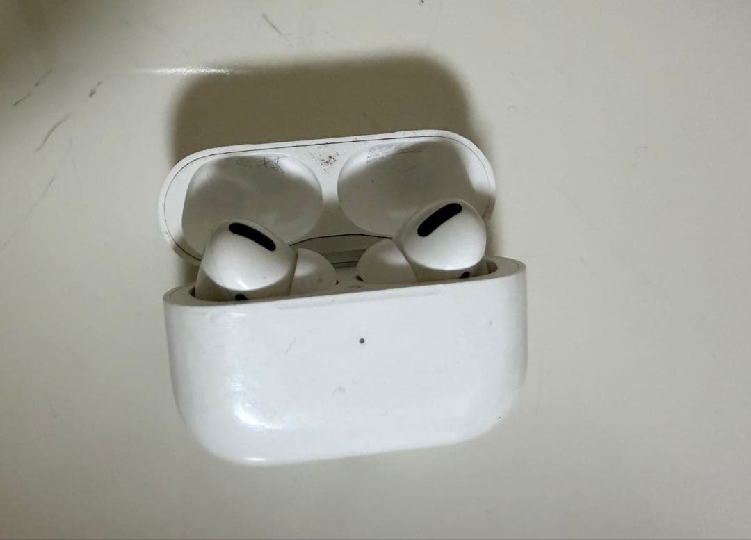 Apple AirPods本体 ホワイト 充電ケース付き