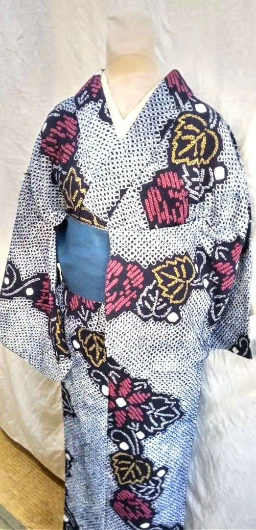 有松鳴海絞り浴衣、紺色に葉っぱ柄入り