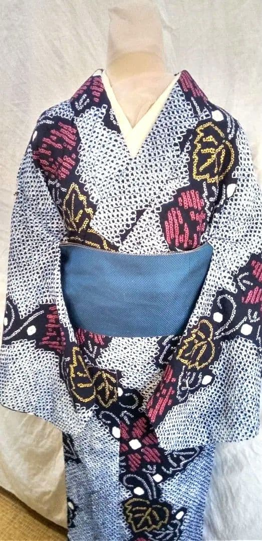 有松鳴海絞り浴衣、紺色に葉っぱ柄入り