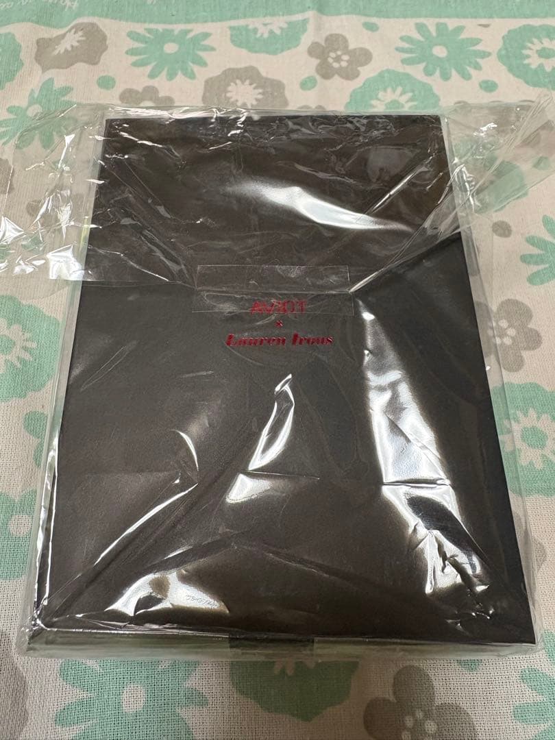 ローレン・イロアス AVIOTのコラボイヤホン