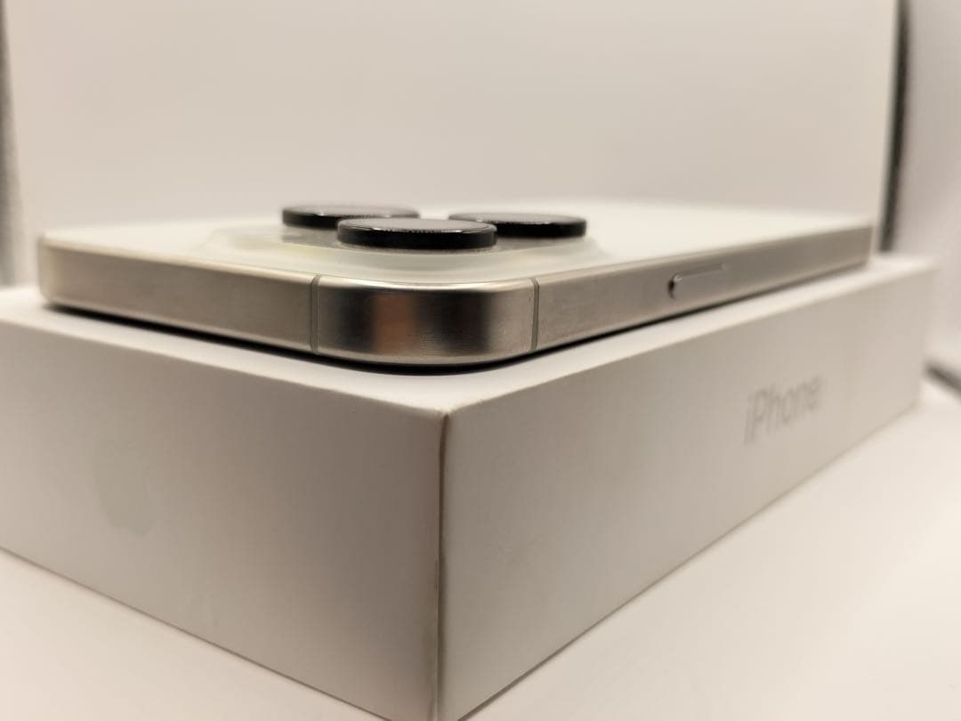 【美品】Apple iPhone 15 Pro 128GBホワイトチタニウム